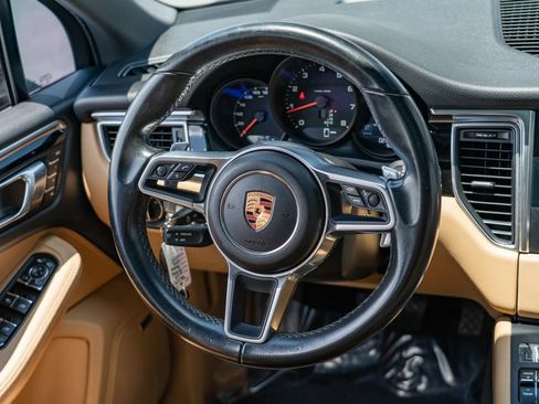 Used 2018 Porsche Macan AWD/4WD image 22