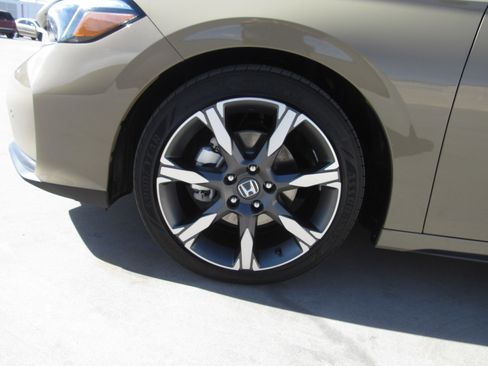 Used 2025 Honda Civic Sport Touring image 4