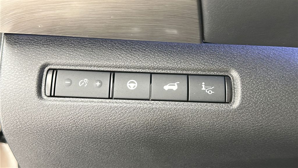 Used 2024 Nissan Pathfinder Platinum AWD/4WD image 25