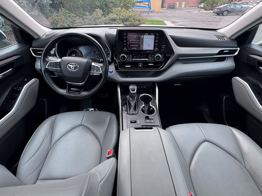 Used 2020 Toyota Highlander XLE AWD/4WD image 32
