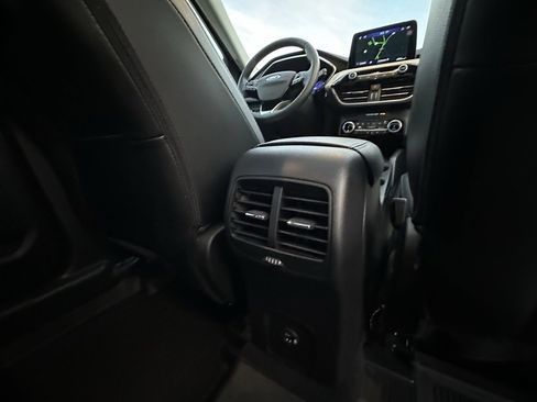 Used 2022 Ford Escape Titanium w/ Titanium Elite Package image 18