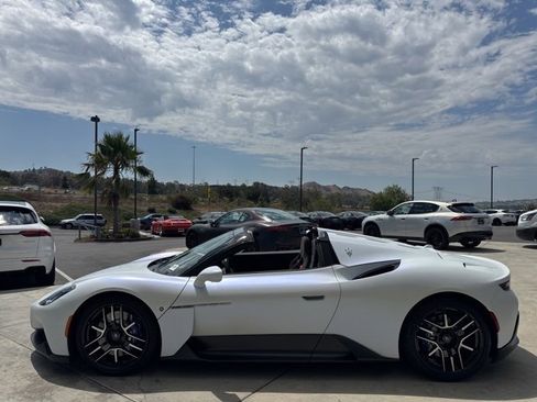 New 2023 Maserati MC20 Spyder image 8