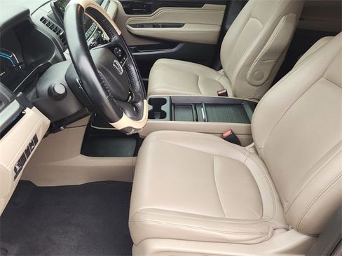 Certified 2022 Honda Odyssey Touring image 11