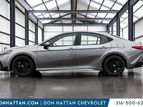 Used 2025 Toyota Camry SE FWD image 2