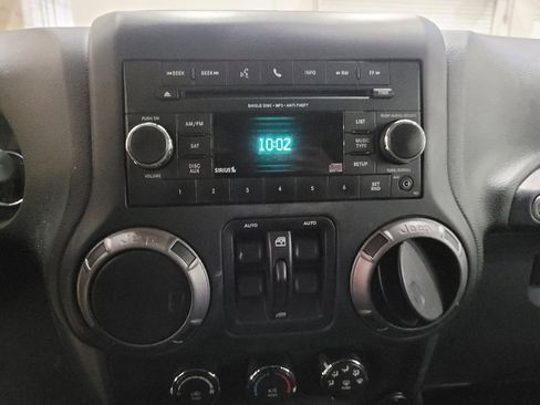 Used 2018 Jeep Wrangler Unlimited Sport S AWD/4WD image 25