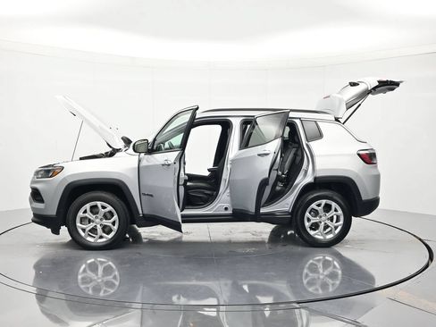 Used 2024 Jeep Compass Latitude AWD/4WD image 46