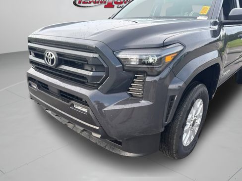 Used 2025 Toyota Tacoma SR5 AWD/4WD image 28