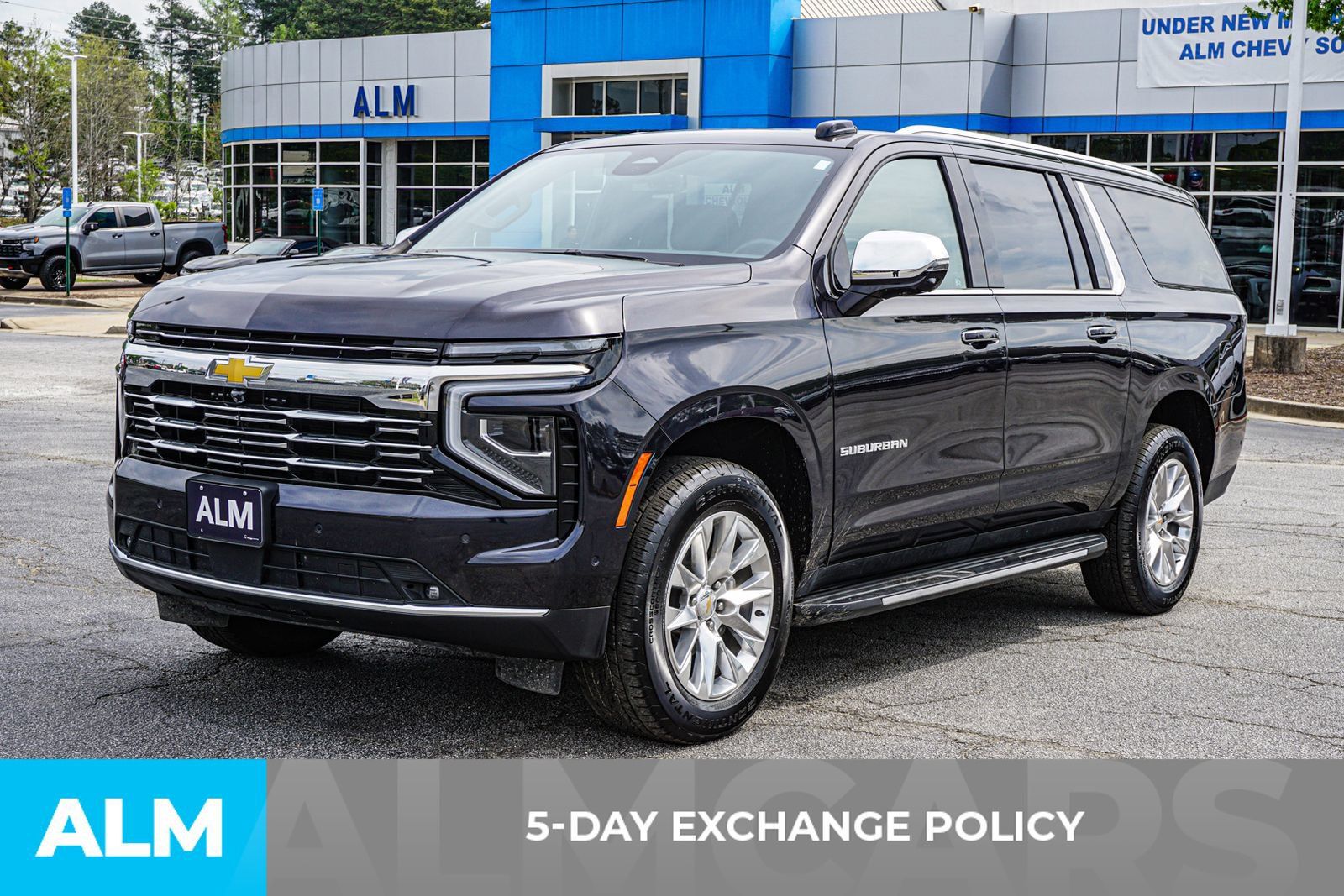 Used 2025 Chevrolet Suburban Premier AWD/4WD image 4