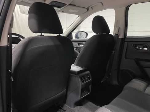 Used 2025 Nissan Rogue SV AWD/4WD image 13