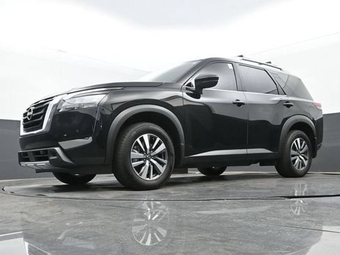 Used 2025 Nissan Pathfinder SL AWD/4WD image 29