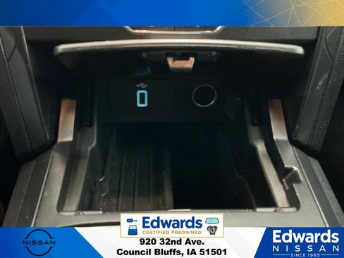 Used 2017 Ford Explorer XLT w/ Equipment Group 201A FWD image 31
