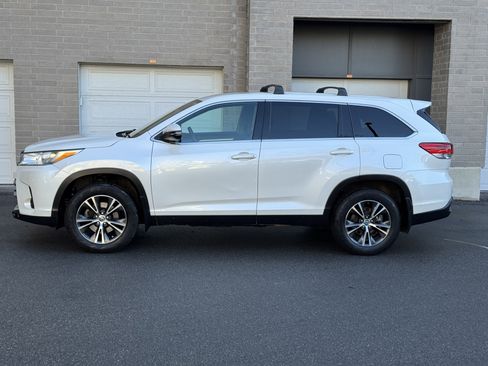 Used 2019 Toyota Highlander Plus image 2