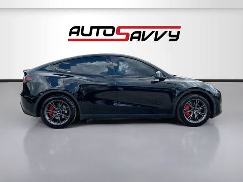 Used 2025 Tesla Model Y Long Range RWD image 8