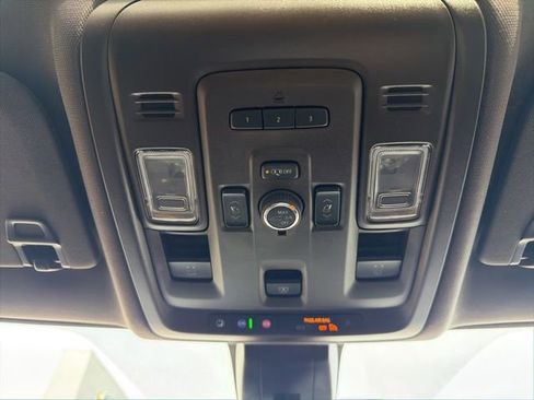 Used 2022 GMC Yukon XL Denali image 25