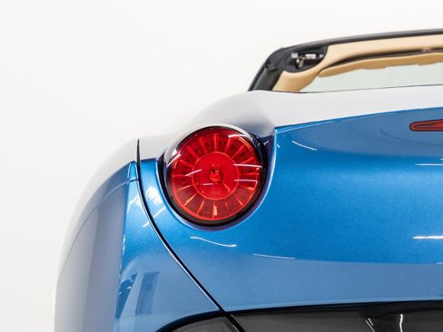 Used 2010 Ferrari California image 37