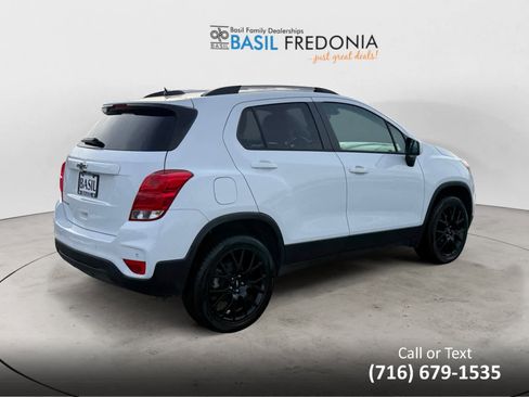Used 2022 Chevrolet Trax LT w/ Driver Confidence Package image 5