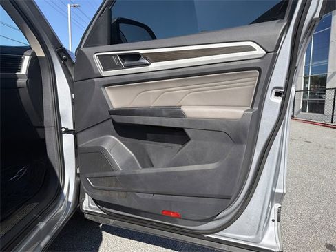 Used 2021 Volkswagen Atlas SE image 14