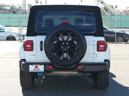 Used 2022 Jeep Wrangler Unlimited Sahara w/ Safety Group image 5