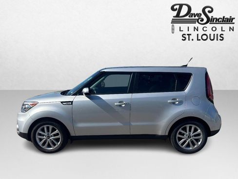 Used 2017 Kia Soul + w/ Primo Package FWD image 6