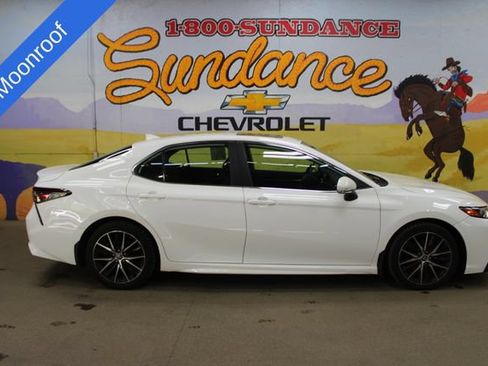 Used 2021 Toyota Camry SE FWD image 1