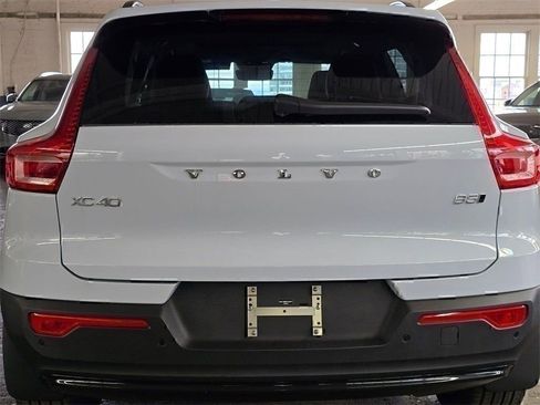 New 2026 Volvo XC40 B5 Ultra w/ Climate Package image 13