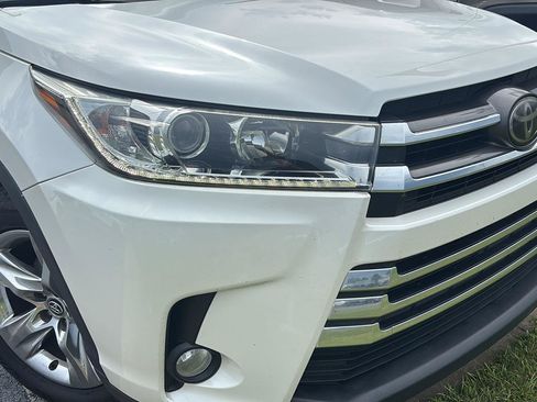 Used 2018 Toyota Highlander Limited FWD image 9