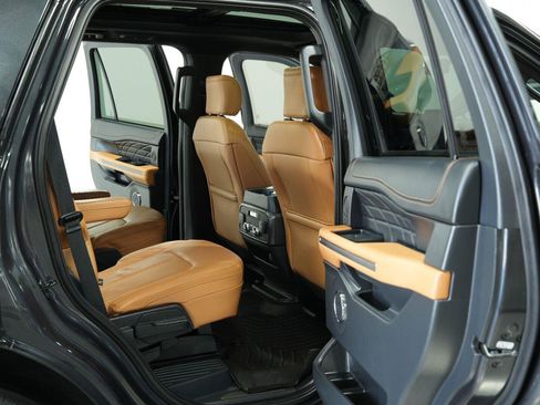 Used 2024 Ford Expedition Platinum AWD/4WD image 15