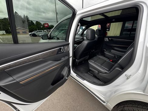Used 2025 Buick Enclave Avenir w/ Trailering Package, 5000 lbs. AWD/4WD image 40