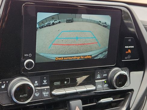 Used 2023 Toyota Highlander XSE FWD image 15