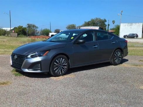 Used 2024 Nissan Altima 2.5 SV image 4