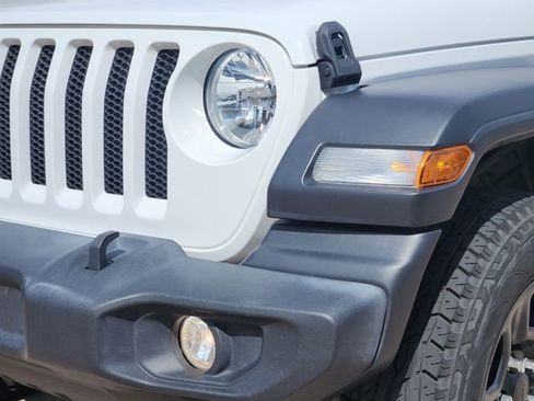 Certified 2022 Jeep Wrangler Sport AWD/4WD image 8
