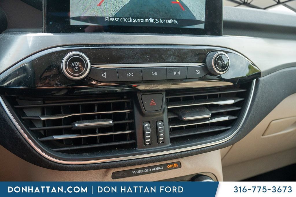 Used 2021 Ford Escape Titanium AWD/4WD image 9