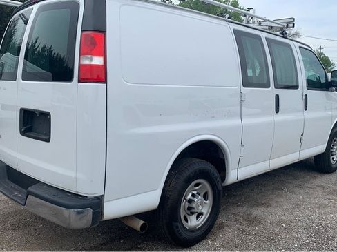 Used 2019 Chevrolet Express 2500 w/ Driver Convenience Package RWD image 4