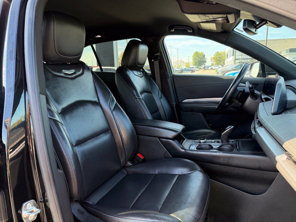 Used 2025 Cadillac XT4 Premium Luxury FWD image 34
