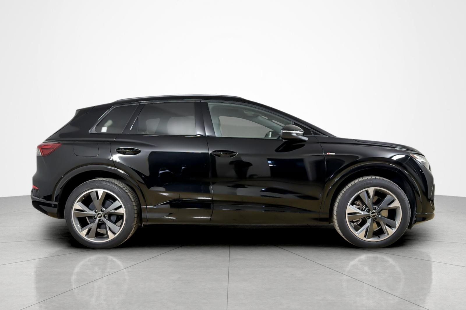 Certified 2023 Audi Q4 e-tron Premium Plus AWD/4WD image 6