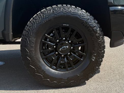 Used 2025 Chevrolet Silverado 2500 ZR2 w/ LPO, Dark Essentials Package AWD/4WD image 11