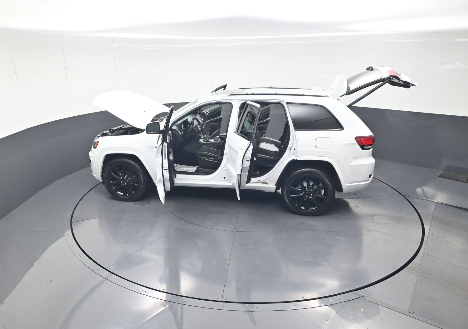 Used 2020 Jeep Grand Cherokee Altitude AWD/4WD image 15