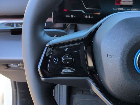 Used 2025 BMW i5 eDrive40i w/ Premium Package image 18