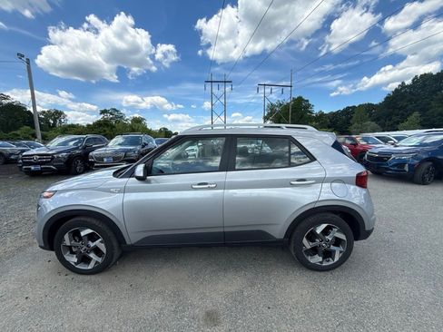 Used 2025 Hyundai Venue SEL FWD image 8