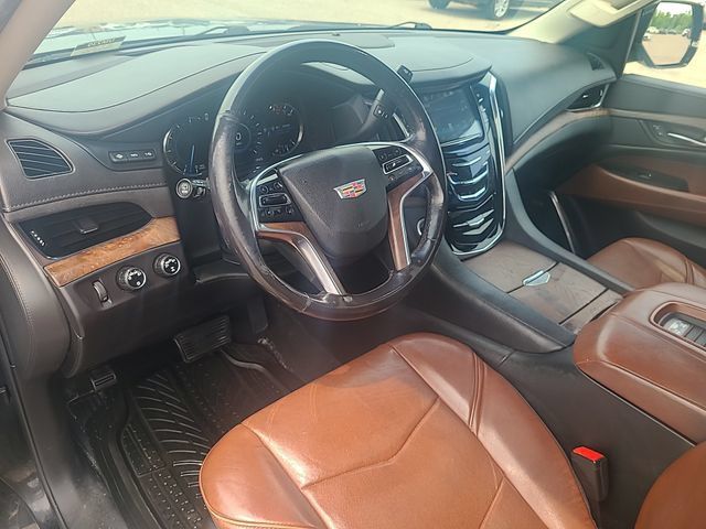 Used 2018 Cadillac Escalade Luxury AWD/4WD image 14