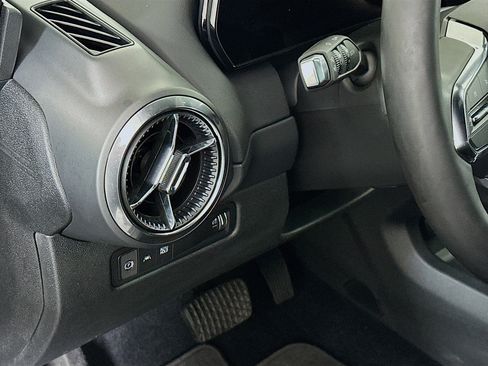 Used 2025 Chevrolet Equinox EV LT w/ Comfort Package image 17