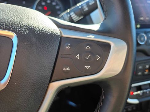 Used 2024 GMC Terrain SLT image 31