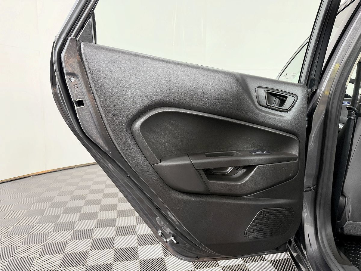 Used 2018 Ford Fiesta SE FWD image 34