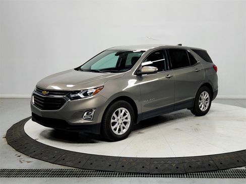 Used 2019 Chevrolet Equinox LT image 3