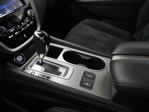 Used 2019 Nissan Murano SV w/ Premium Package image 16