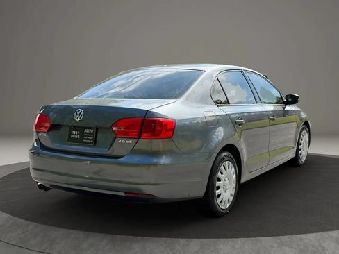Used 2012 Volkswagen Jetta SE FWD image 4