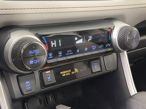 Used 2022 Toyota RAV4 XLE image 21