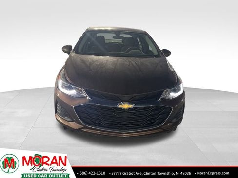 Used 2019 Chevrolet Cruze LT w/ Convenience Package image 2