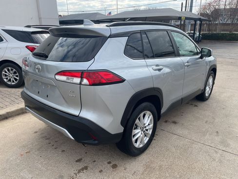 Used 2024 Toyota Corolla Cross LE image 5