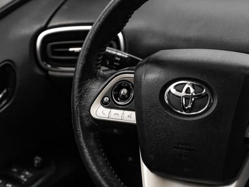 Used 2017 Toyota Prius Three FWD image 19